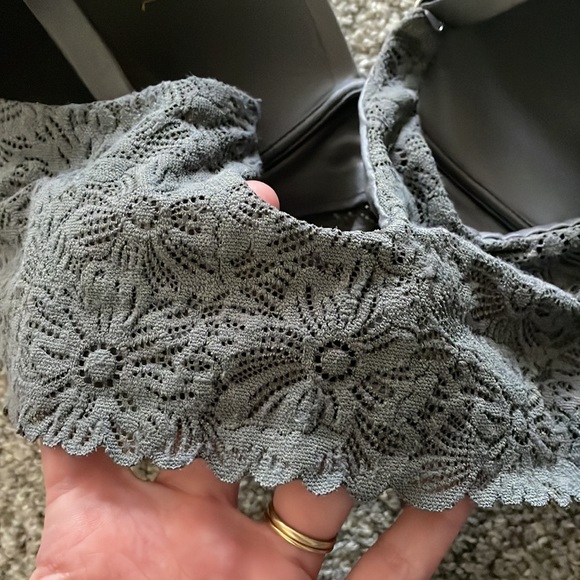 Aerie bras 32DD - Picture 10 of 10